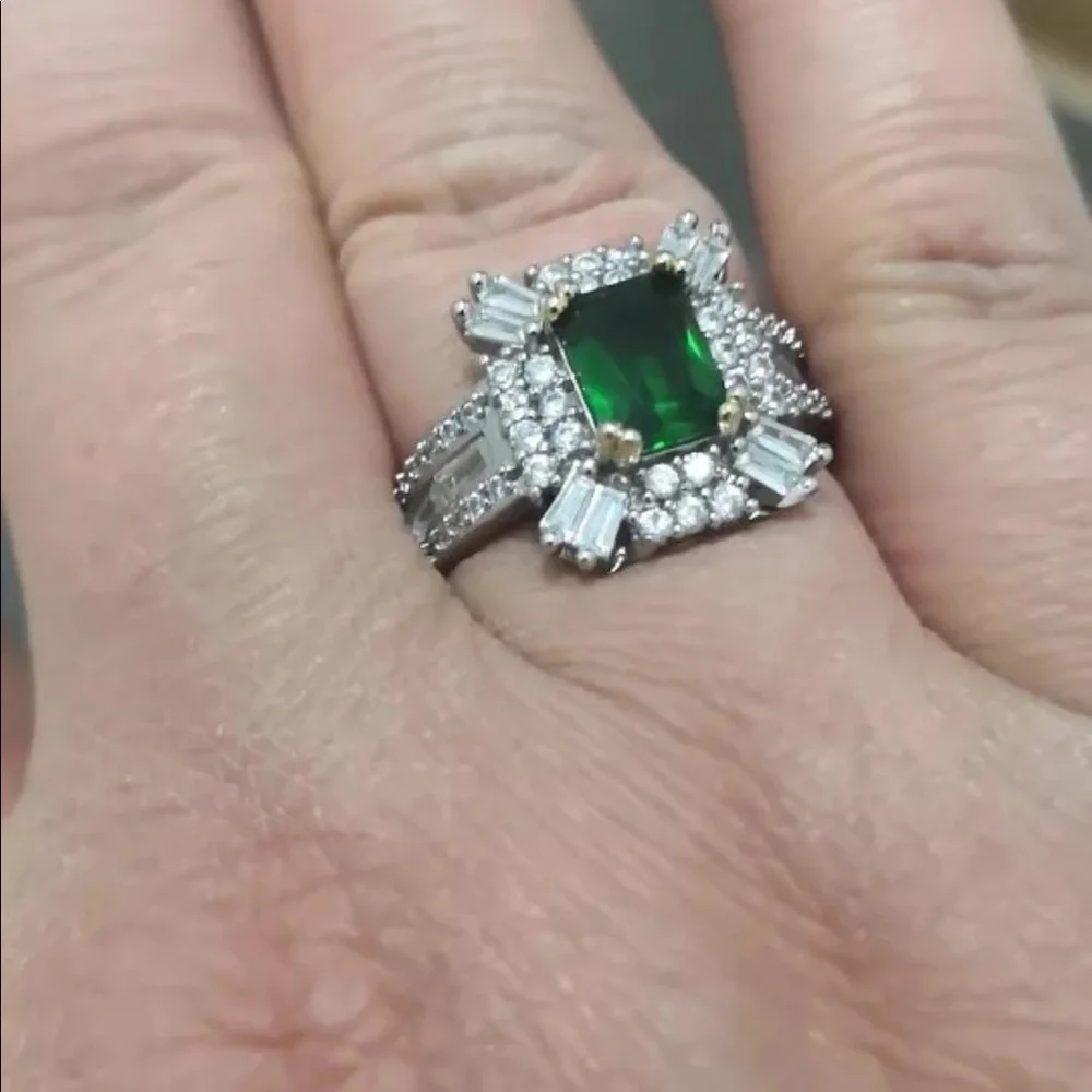 New Luxury Princess 925 Silver Emerald Lady Ring - Picture 6 of 7